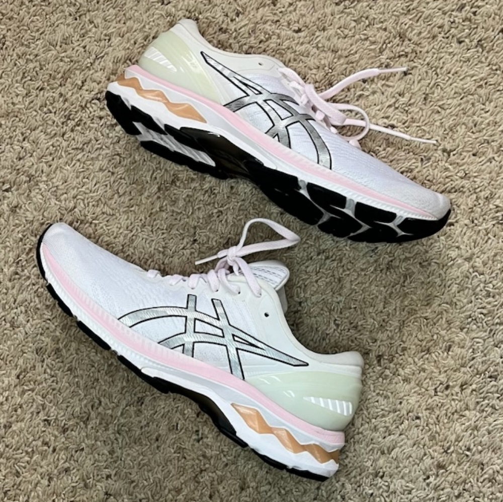 Women's Asics White And Pink Gel Kayano 27, Size 8.5
